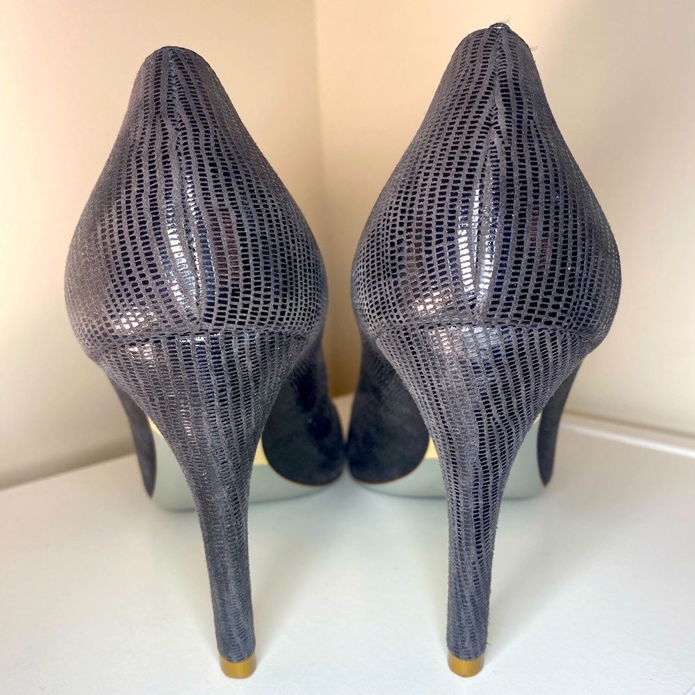 9.5 Giorgio Armani Pumps in Black